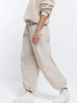 River Island Low Rise Parachute Trousers - Cream 10 River Island Low Rise Parachute Trousers - Cream -RIVE IS Clothing Shop 10ZB3 SQ4 0000000067 CREAM MDd