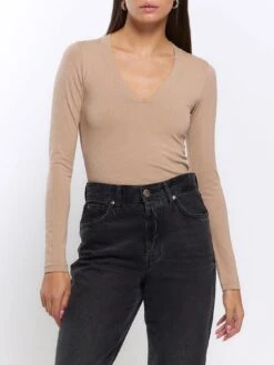 River Island Rib V-Neck Long Sleeve Top - Brown