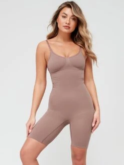 Everybody Shape Enhancing Seamless Short Mid Thigh Bodysuit - Mink -RIVE IS Clothing Shop V9VBB SQ3 0000000143 BROWN MDo
