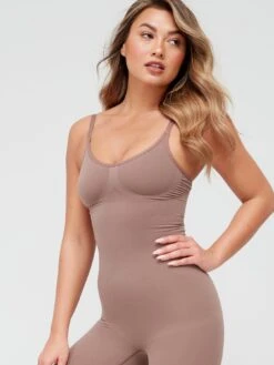 Everybody Shape Enhancing Seamless Short Mid Thigh Bodysuit - Mink -RIVE IS Clothing Shop V9VBB SQ4 0000000143 BROWN MDd