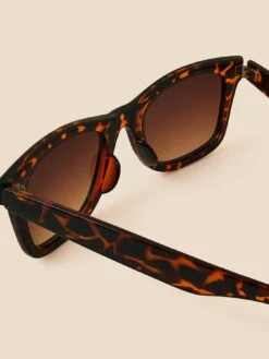 Accessorize Classic Flattop Sunglasses -RIVE IS Clothing Shop VELB0 SQ3 0000000143 BROWN SLd