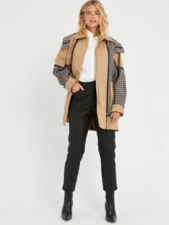 BOSS Casita Premium Houndstooth Short Trench Coat - Beige 10 BOSS Casita Premium Houndstooth Short Trench Coat - Beige -RIVE IS Clothing Shop VFU3L SQ3 0000000108 BEIGE MDo