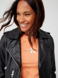 Calvin Klein Jeans Monologo Slim Fit T-shirt - Orange -RIVE IS Clothing Shop VIIU9 SQ4 0000000198 ORANGE MDd