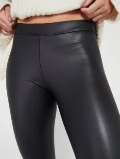 PIECES New Shiny Leggings - Black -RIVE IS Clothing Shop VLKI5 SQ4 0000000004 BLACK MDd