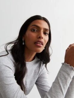 New Look Grey Ribbed Frill Long Sleeve T-Shirt -RIVE IS Clothing Shop VM9DO SQ4 0000000005 GREY MDd