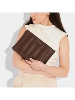Katie Loxton Kendra Quilted Clutch -RIVE IS Clothing Shop VME6H SQ4 0000000143 BROWN SLd
