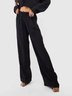 Boohoo Crinkle Relaxed Wide Leg Trousers - Black -RIVE IS Clothing Shop VN93O SQ4 0000000004 BLACK MDd