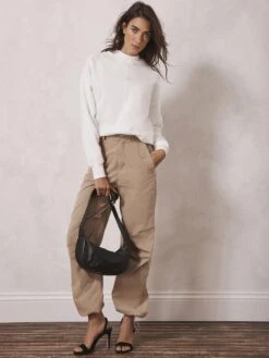 Mint Velvet Ivory Seamed Detail Sweatshirt -RIVE IS Clothing Shop VNMHU SQ4 0000000067 CREAM MDd