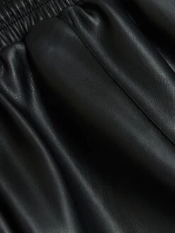 River Island Pu Elasticated Runner Short - Black -RIVE IS Clothing Shop VNTNN SQ5 0000000004 BLACK MDd1