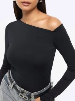 River Island Fitted Off Shoulder Top - Black -RIVE IS Clothing Shop VNTRV SQ4 0000000004 BLACK MDd