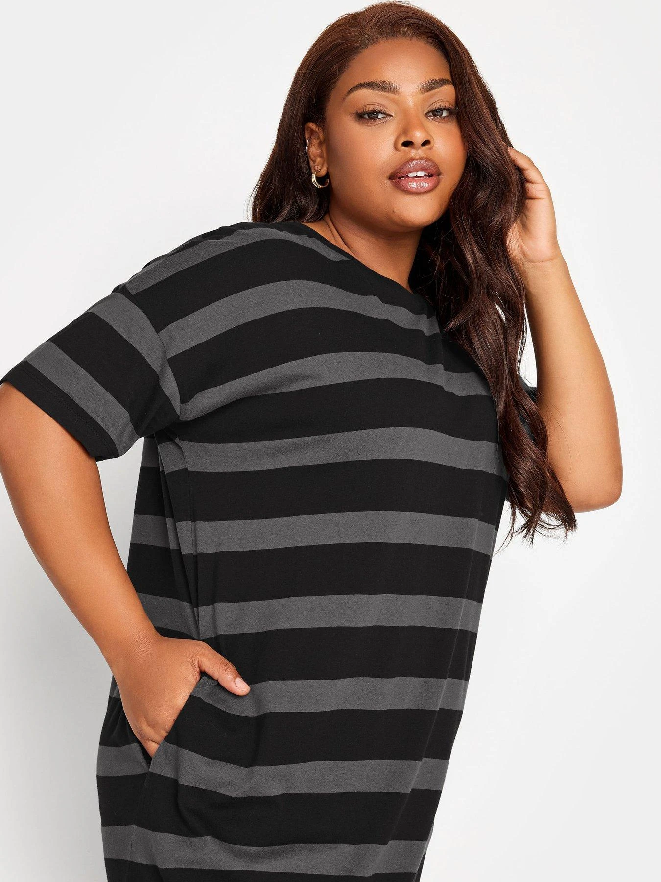Yours Oversized T-Shirt Jumbo Stripe Midaxi Dress. Grey/Black 6 Yours Oversized T-Shirt Jumbo Stripe Midaxi Dress. Grey/Black - Image 4