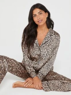 Brave Soul Petite Fit Leopard Satin Revere Pj Set -RIVE IS Clothing Shop VP08H SQ3 0000000143 BROWN MDo