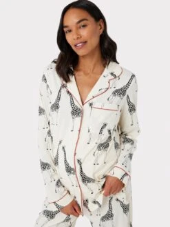 CHELSEA PEERS Maternity Cream Giraffe Button Up Long Pyjama Set 11 CHELSEA PEERS Maternity Cream Giraffe Button Up Long Pyjama Set -RIVE IS Clothing Shop VQUNU SQ4 0000000067 CREAM MDd